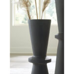 Chadrick Vase - Image 6