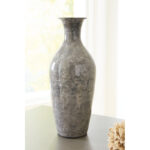 Jayra Metal Table Vase